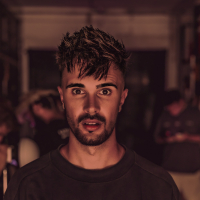 Adrian Muiñoz: Pensándote